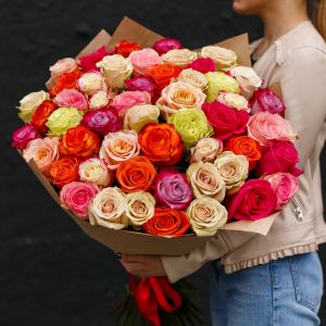 51 розы Эквадор микс 40 см в упаковке