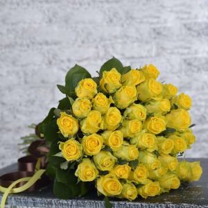 37 желтых роз Кении 35-40 см