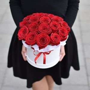 19 Красных Роз (40 см.) в шляпной коробке