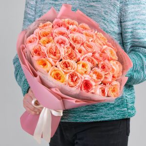 35 Пионовидных Розовых Роз (50 см.) в упаковке