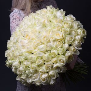 101 белой розы 60 см