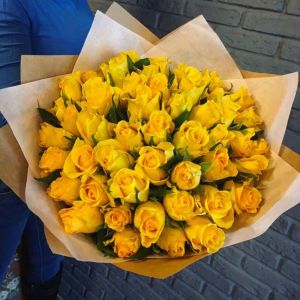 31 желтая роза Кении