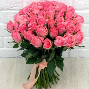 65 розовых роз Кении 35-40 см