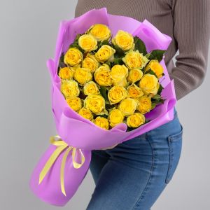 25 Желтых Роз (70 см.) в упаковке