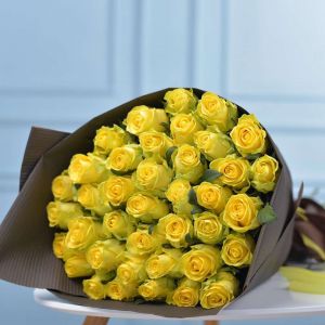 45 желтых роз Кения 40 см в упаковке