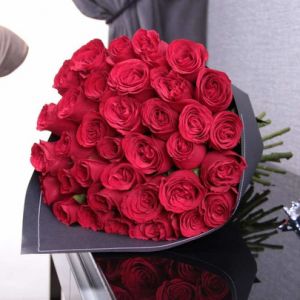 35 розовых роз Эквадор 60 см в упаковке
