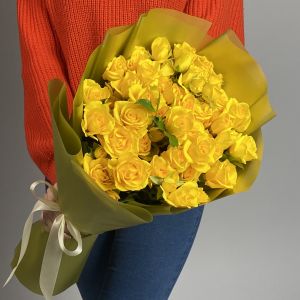 11 Кустовых Желтых Роз в упаковке