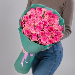 35 Ярко-Розовых Роз (70 см.) в упаковке