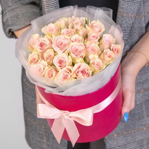 25 Нежно-Розовых Роз Кения в коробке