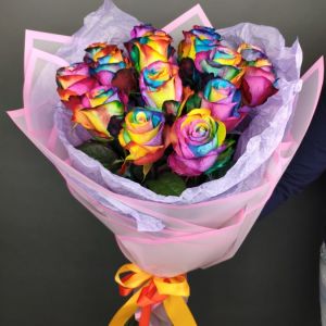 15 радужных роз в упаковке