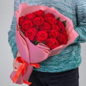  15 Красных Роз (40 см.) в упаковке