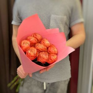 9 роз Кахала 60 см в упаковке