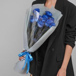 9 синих роз в упаковке