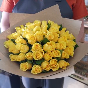 51 желтых роз Кения 40 см в упаковке
