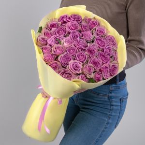  35 Сиреневых Роз (70 см.) в упаковке