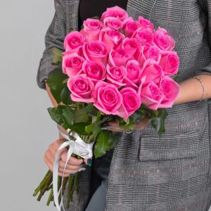 25 Ярко-Розовых Роз (50 см.) под ленту