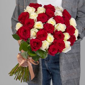 35 Красно-Белых Роз (50 см.)