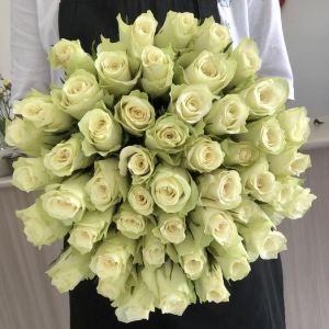 55 белых роз Кении 35-40 см