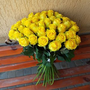 65 желтых роз Кении 40 см