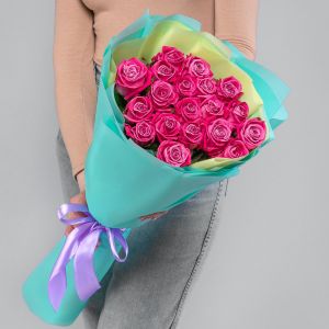 19 Ярко-Розовых Роз (70 см.) в упаковке
