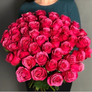 51 розовая роза Эквадор 50 см в упаковке