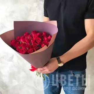 25 красных роз Кении 35-40 см в упаковке №2
