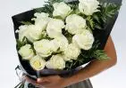 Траурный букет из 14 белых роз 60 см (Эквадор) small №3