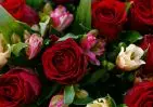 Букет из красных роз и альстромерии small №3