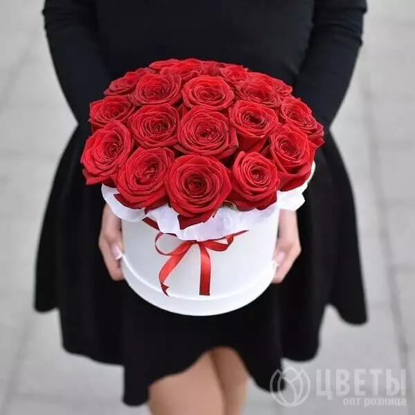 19 Красных Роз (40 см.) в шляпной коробке №1