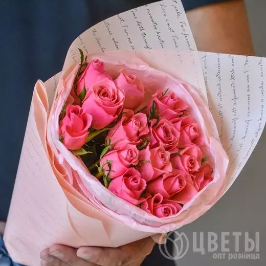 15 розовых роз Кении в упаковке №1