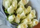 15 белых роз Кении в упаковке small №2