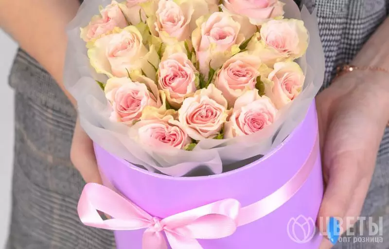 15 Нежно-Розовых Роз  в коробке №1