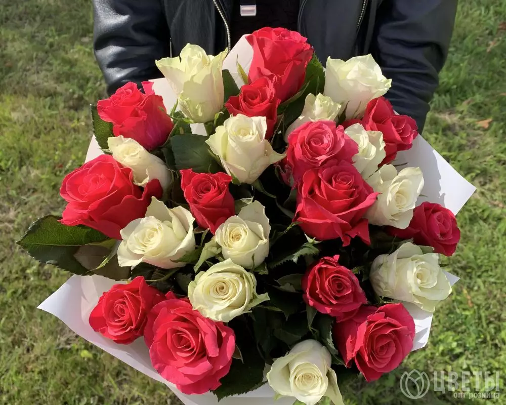 25 белых и розовых роз Кения 35-40 см в упаковке №3