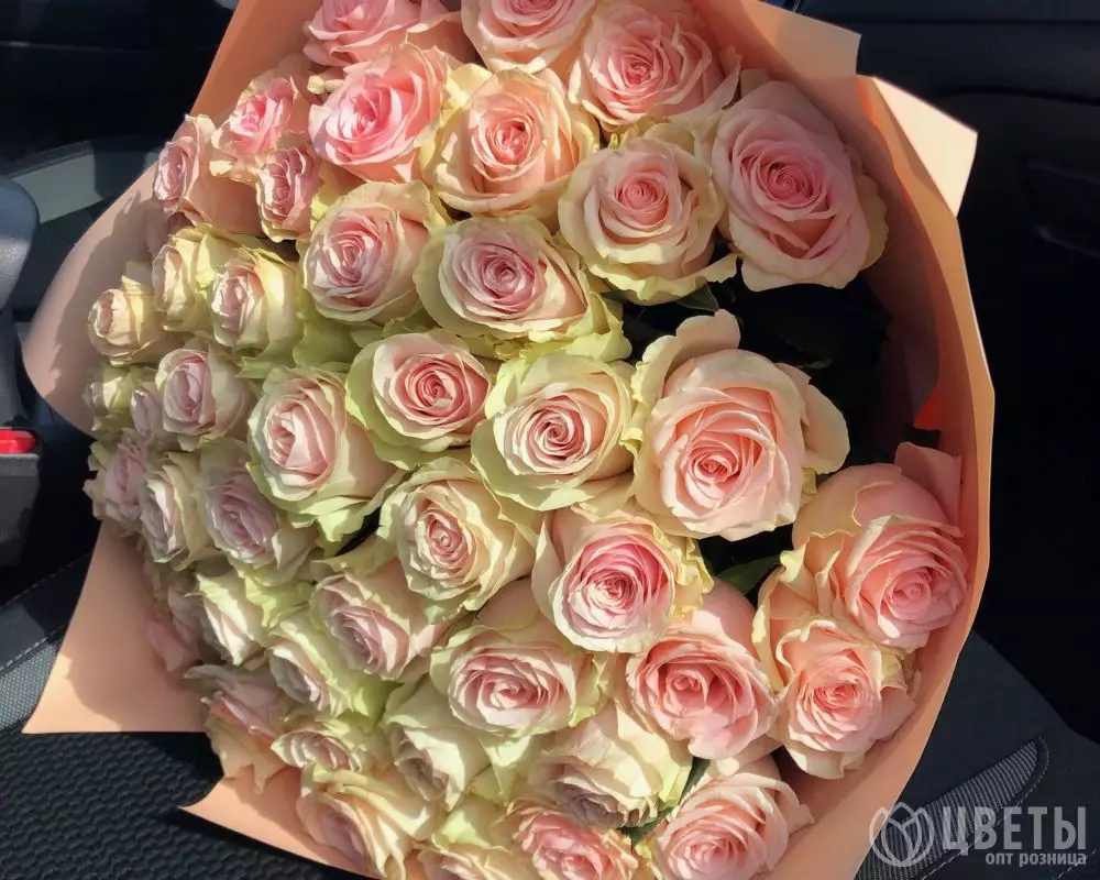 35 розовых роз Фрутетто 60 см в упаковке №1