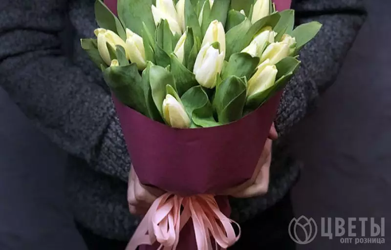 25 белых тюльпанов в упаковке №3