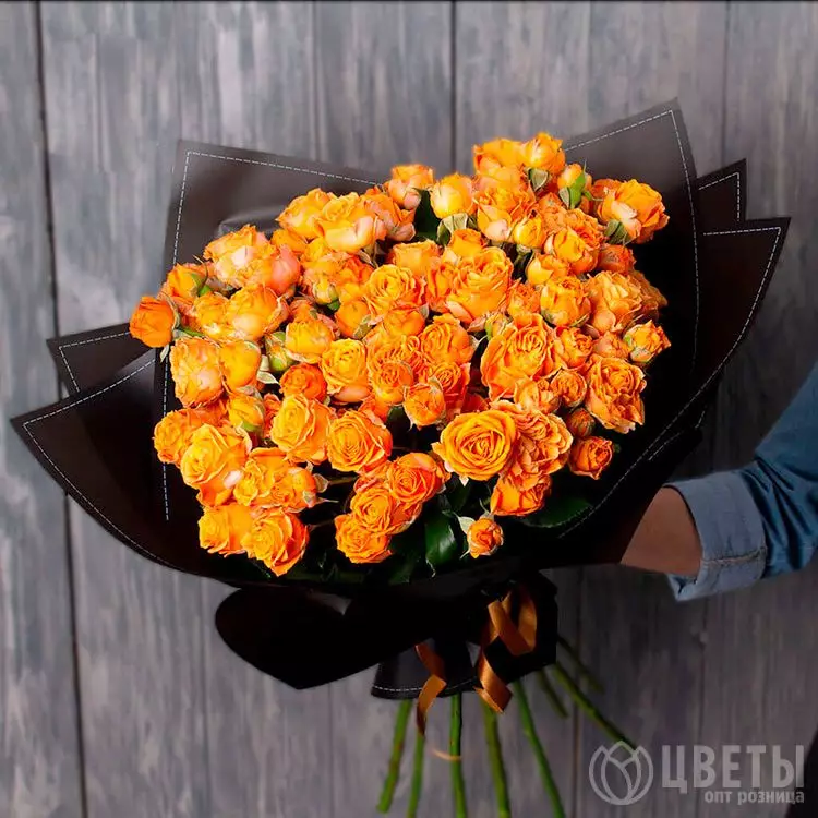 11 оранжевых кустовых роз в упаковке №1