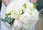 Букет невесты с белыми пионами и фрезией с зеленью small №3