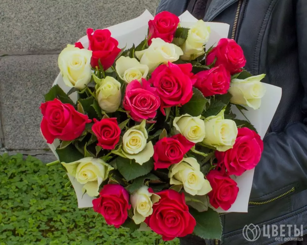 25 белых и розовых роз Кения 35-40 см в упаковке №2