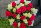 25 белых и розовых роз Кения Премиум 40 см в упаковке small №2