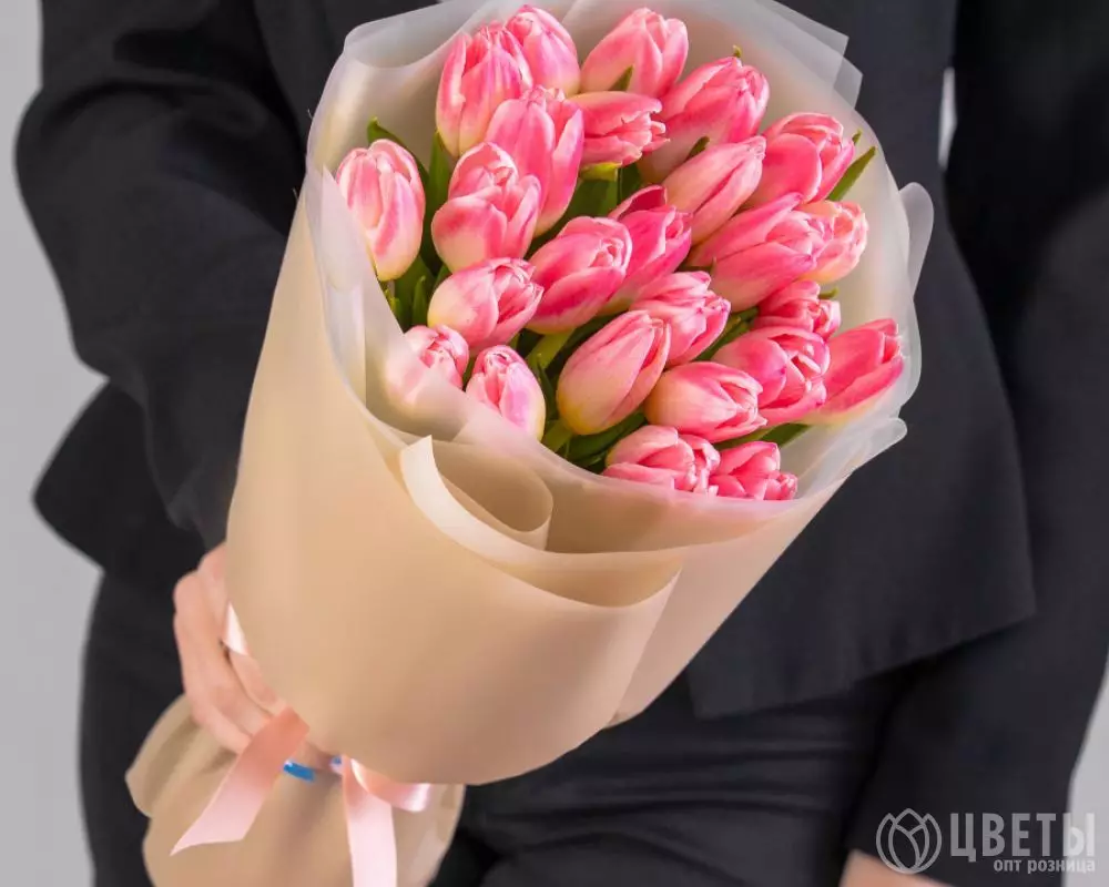 25 розовых тюльпанов в упаковке №1
