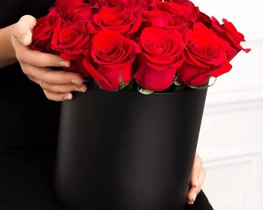 Букет 15 Красных Роз (50 см.) в шляпной коробке №1