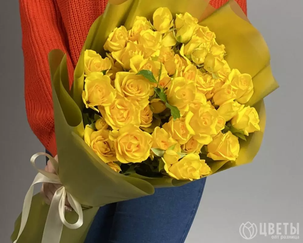 11 Кустовых Желтых Роз в упаковке №1