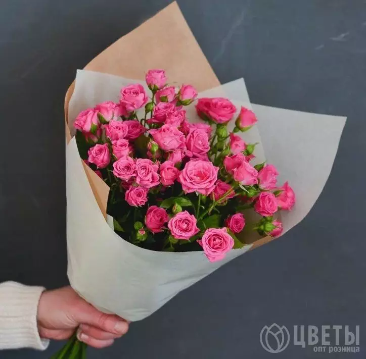 5 кустовых розовых роз в упаковке №1