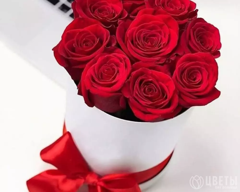 Букет 9 красных роз в шляпной коробке №1