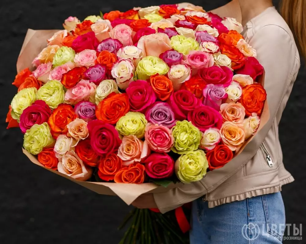 101 розы Эквадор микс 60 см в упаковке №1