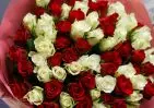 75 белых и красных роз Кения Премиум 40 см в упаковке small №1