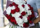25 красных роз и 5 кустовых хризантем small №1