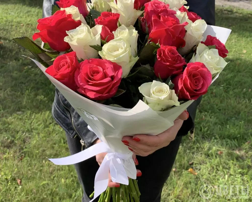 25 белых и розовых роз Кения Премиум 40 см в упаковке №1