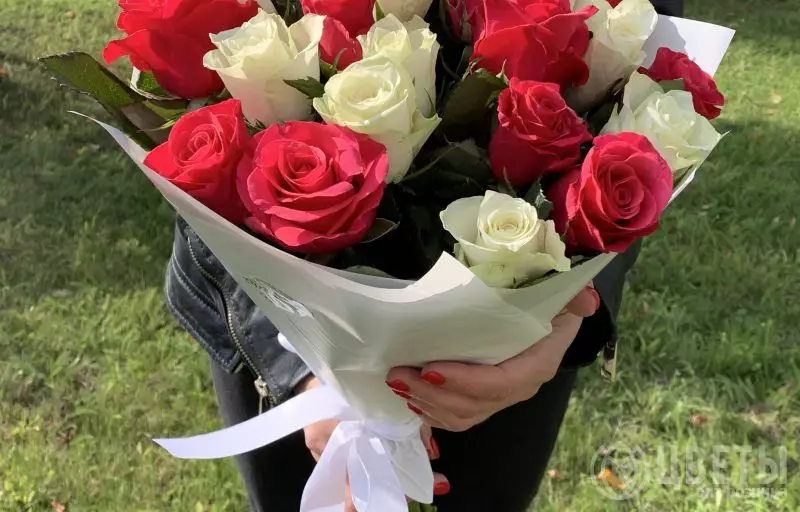 25 белых и розовых роз Кения Премиум 40 см в упаковке №1