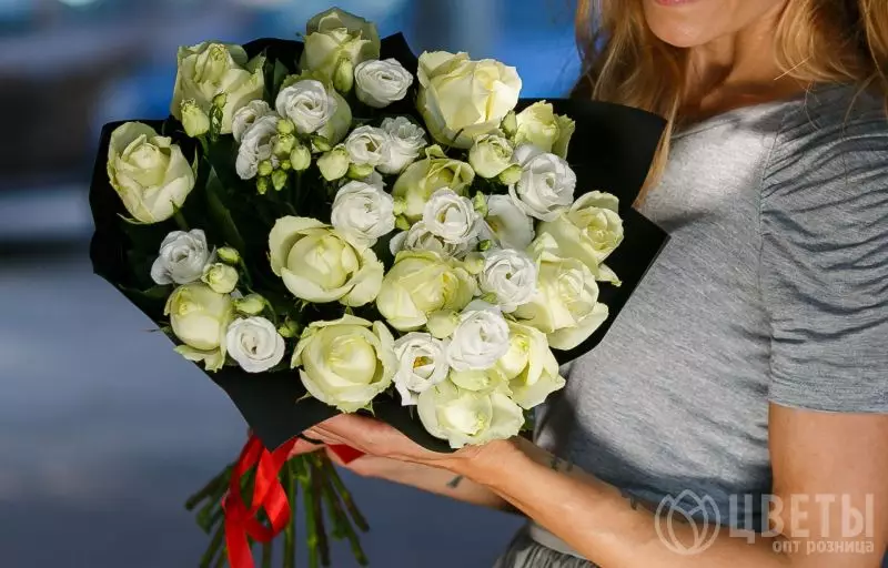 Букет из белых роз и лизиантуса №2
